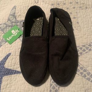 Sanuk Pair O Dice size 9 black (new with tags)